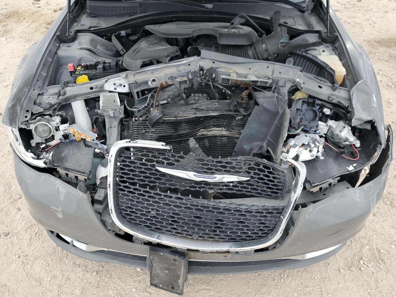 2019 Chrysler 300 - Image 12