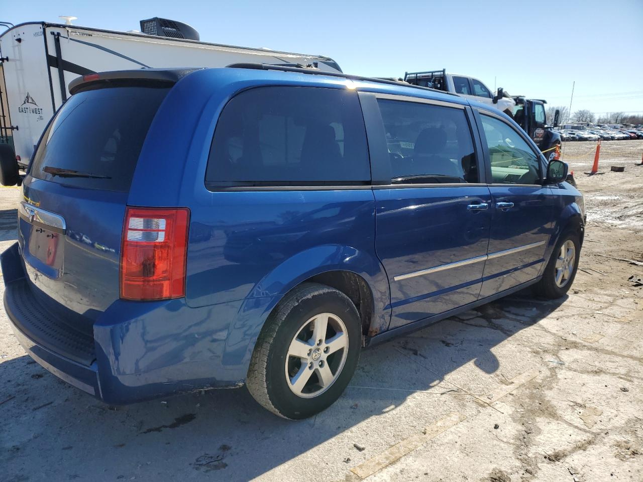 2010 Dodge Caravan - Image 3