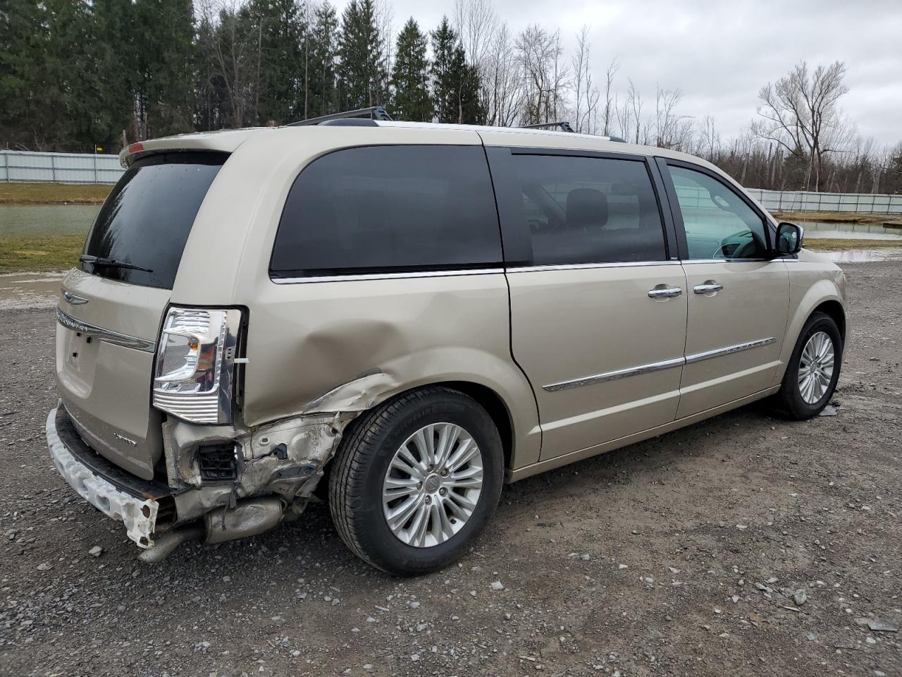 2012 Chrysler Town & Country - Image 3