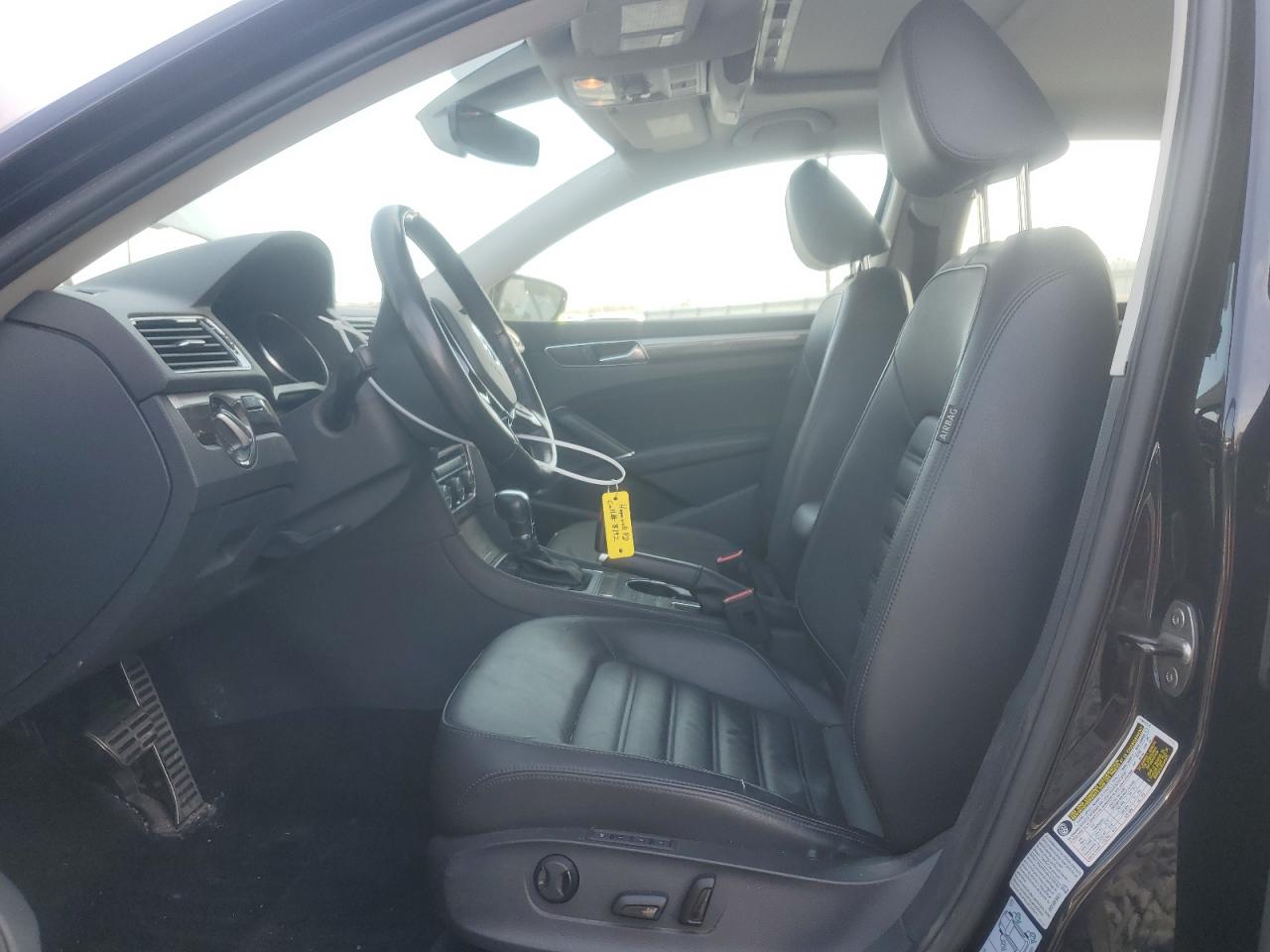 2017 Volkswagen Passat - Image 7