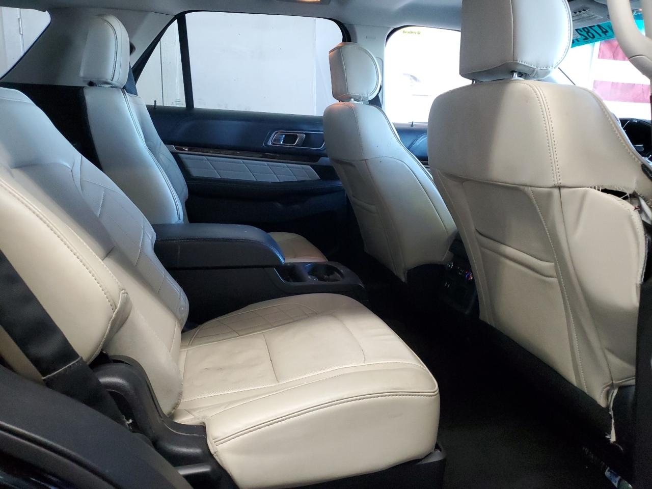 2016 Ford Explorer - Image 11
