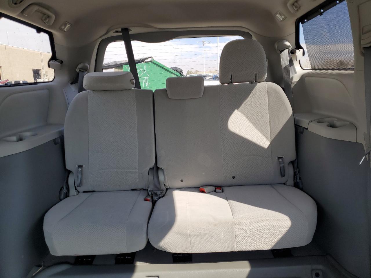 2011 Toyota Sienna - Image 10