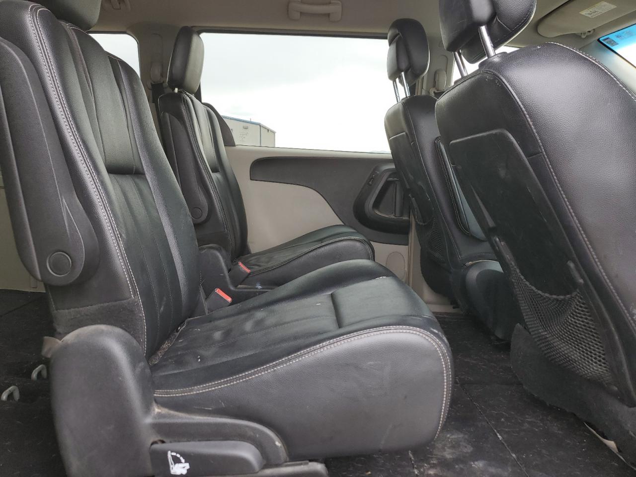 2013 Chrysler Town & Country - Image 12