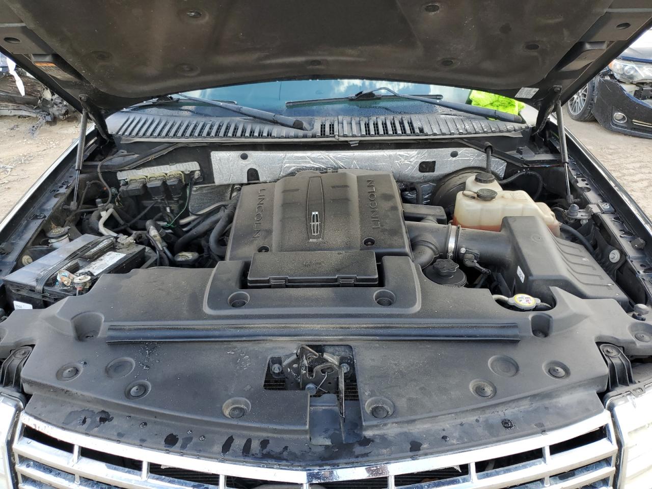 2014 Lincoln Navigator - Image 13