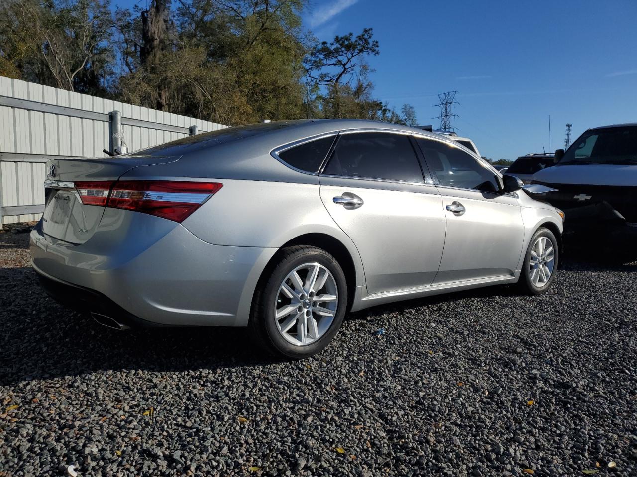 2015 Toyota Avalon - Image 3