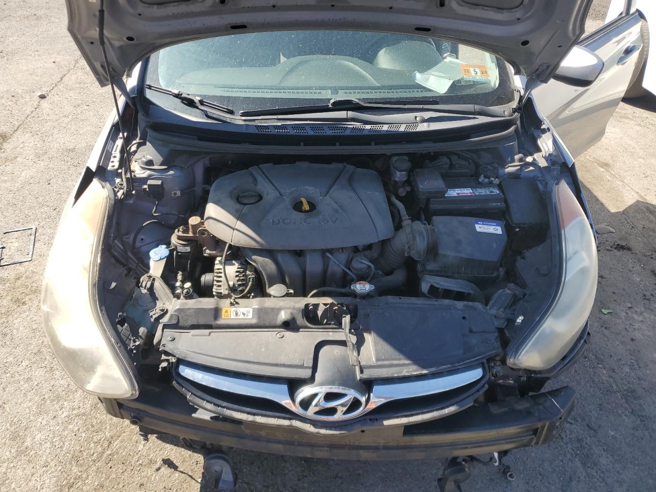 2013 Hyundai Elantra - Image 13