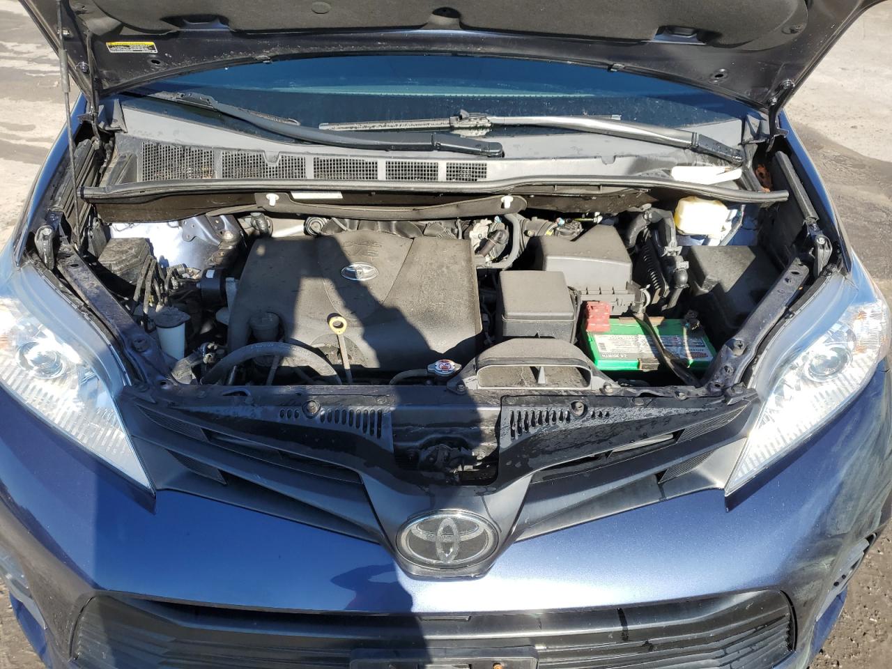2019 Toyota Sienna - Image 12