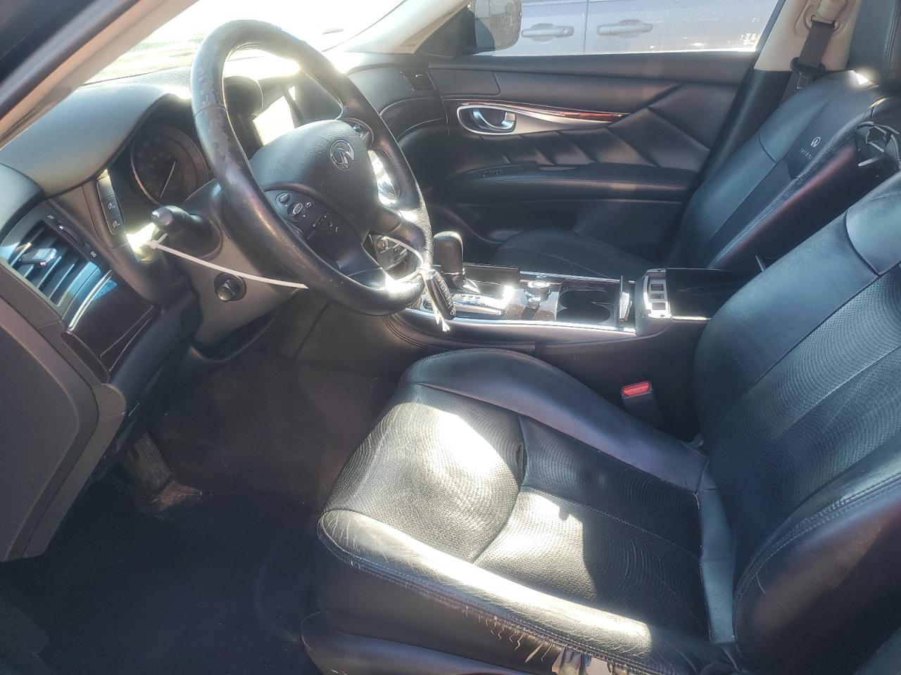 2011 Infiniti M - Image 7