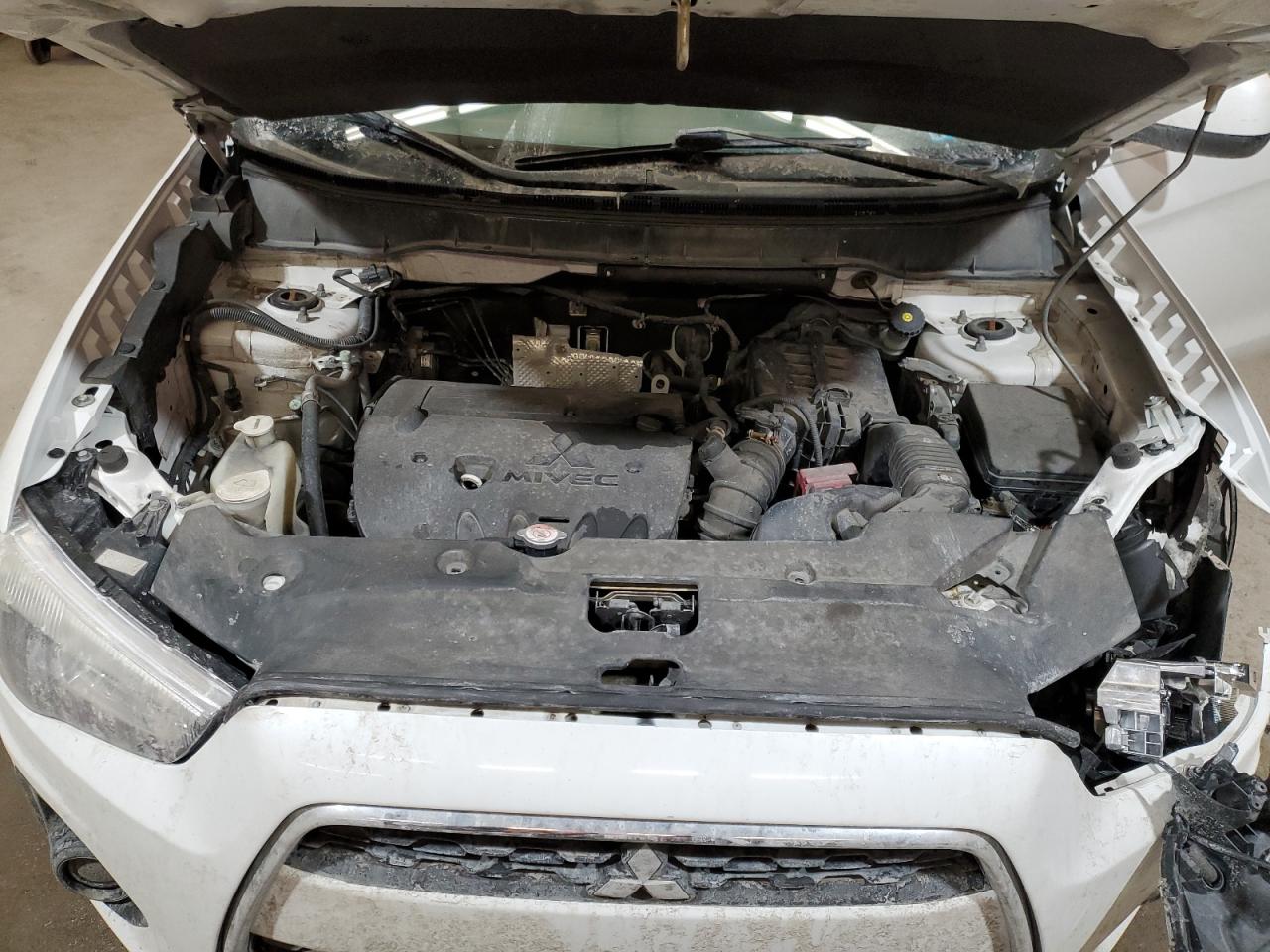 2014 Mitsubishi Outlander - Image 12