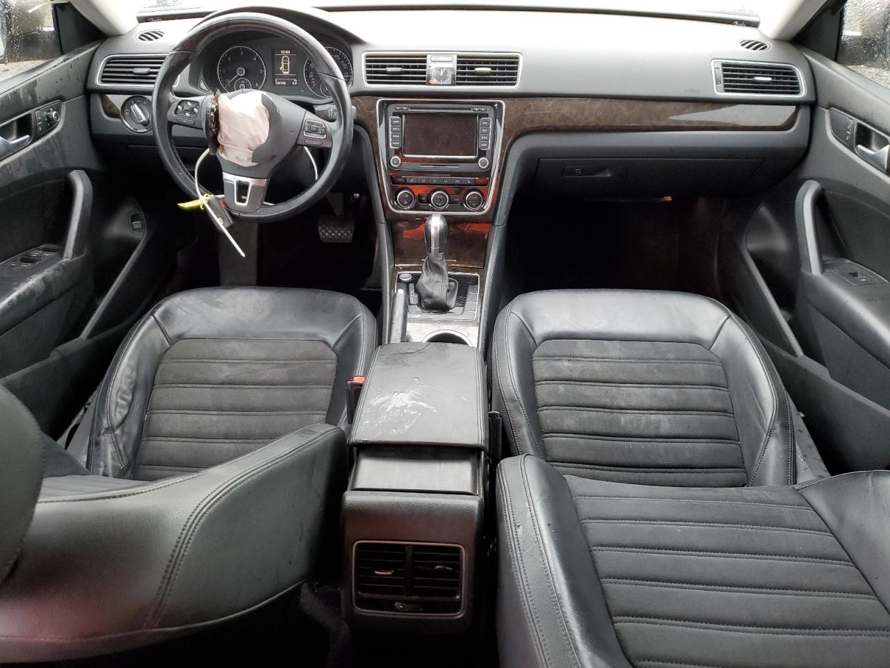 2015 Volkswagen Passat - Image 8