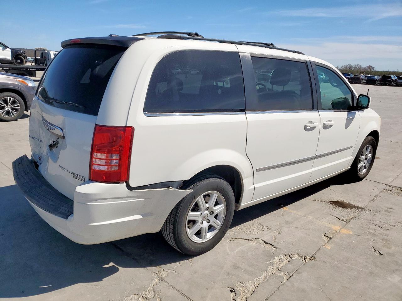 2010 Chrysler Town & Country - Image 3