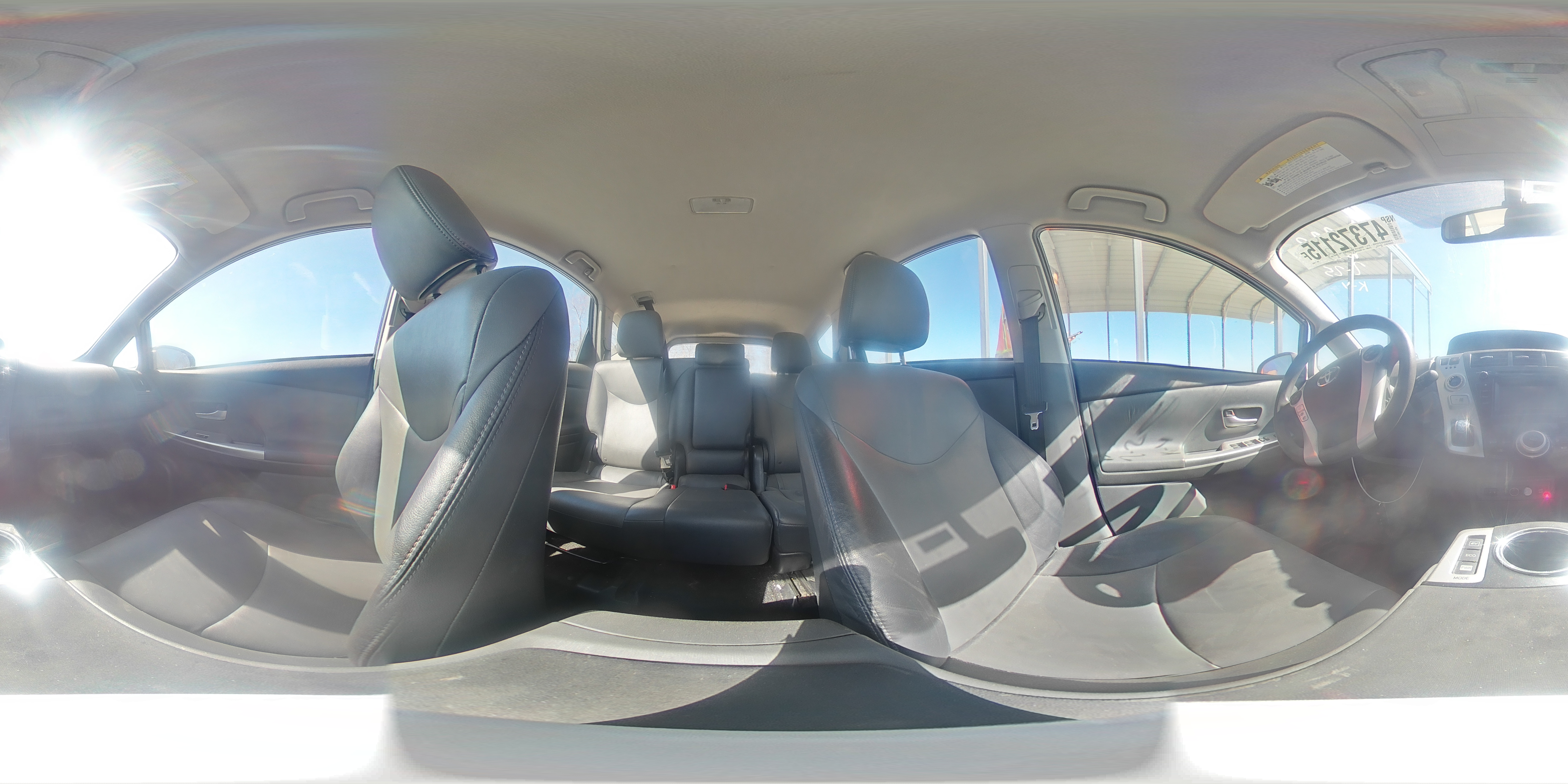 2012 Toyota Prius - Image 12
