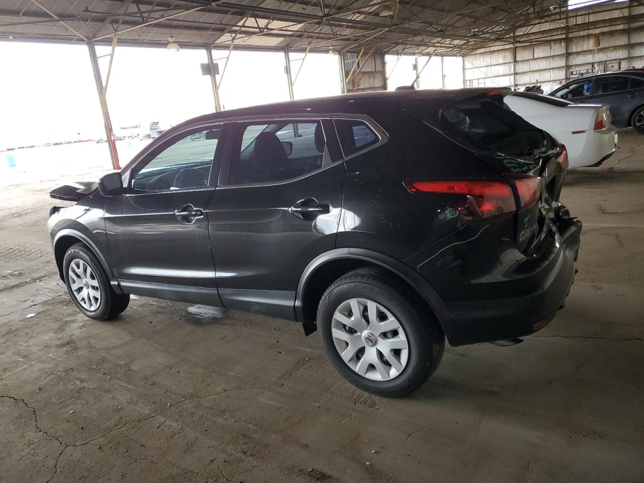 2019 Nissan Rogue - Image 2