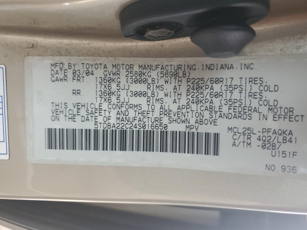 2004 Toyota Sienna - Image 15