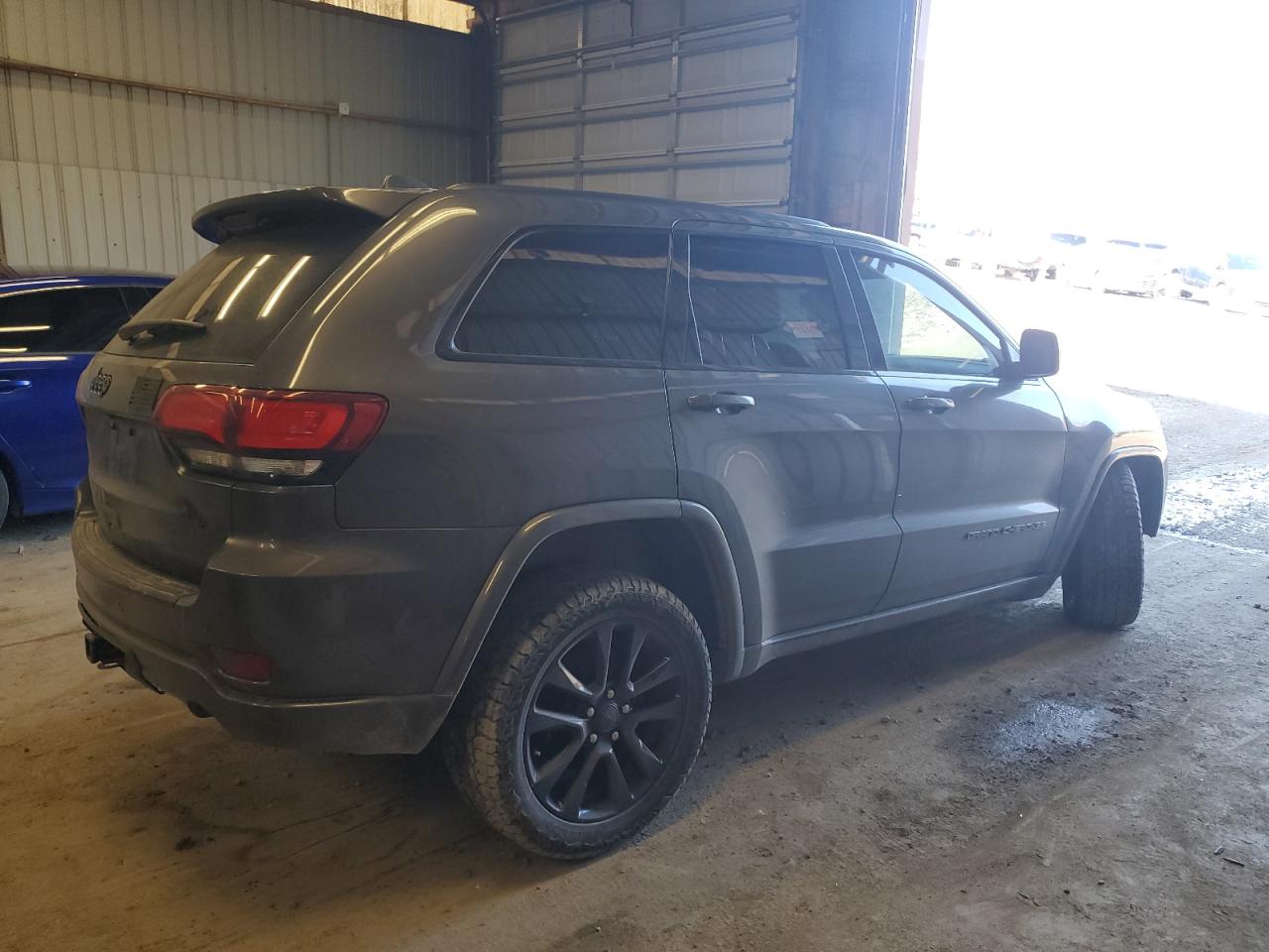 2017 Jeep Grand Cherokee - Image 3