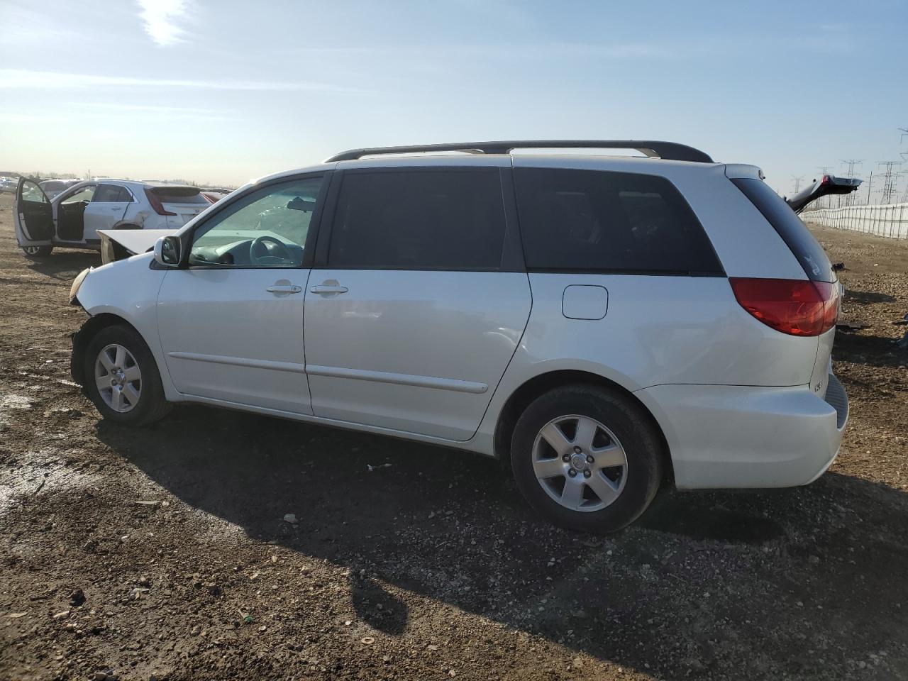 2010 Toyota Sienna - Image 2