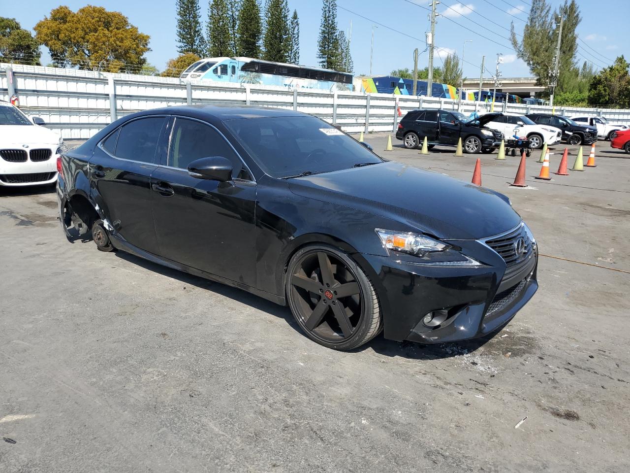 2016 Lexus IS - Image 4