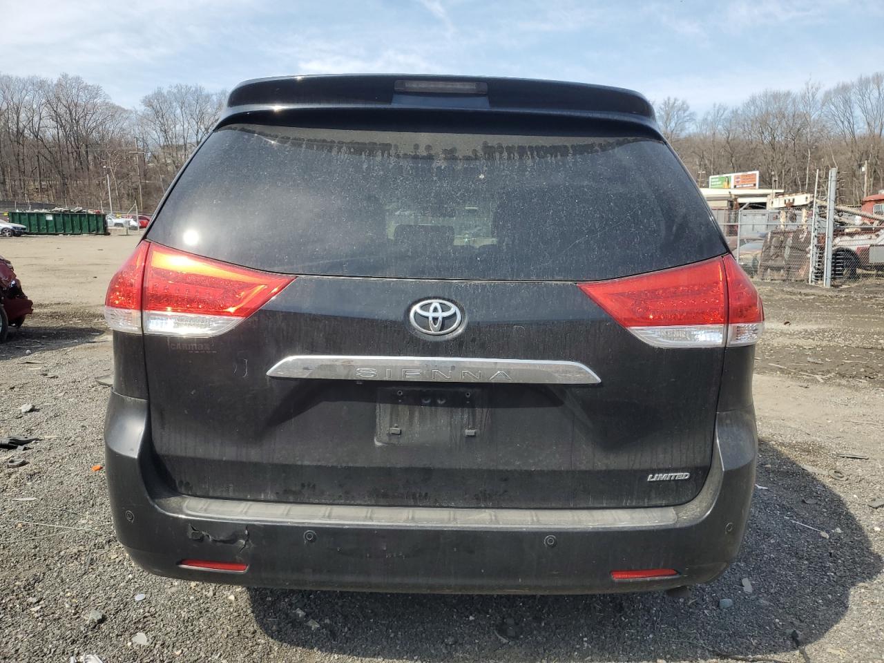 2012 Toyota Sienna - Image 6