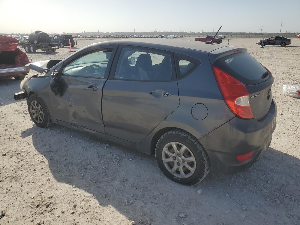 2013 Hyundai Accent - Image 2