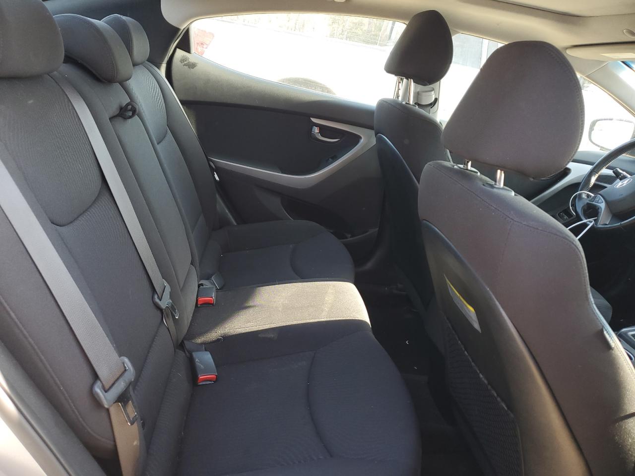 2016 Hyundai Elantra - Image 10