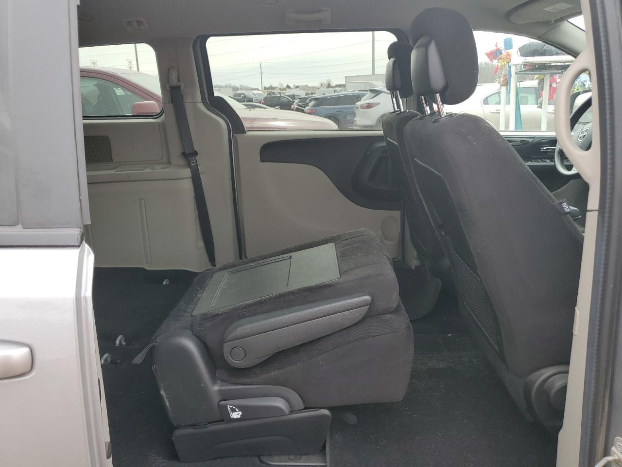 2014 Dodge Caravan - Image 11