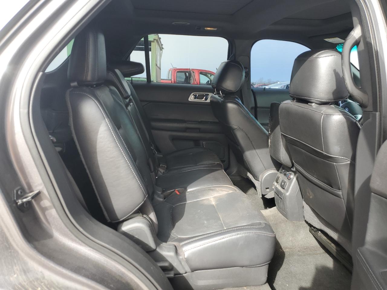 2011 Ford Explorer - Image 11