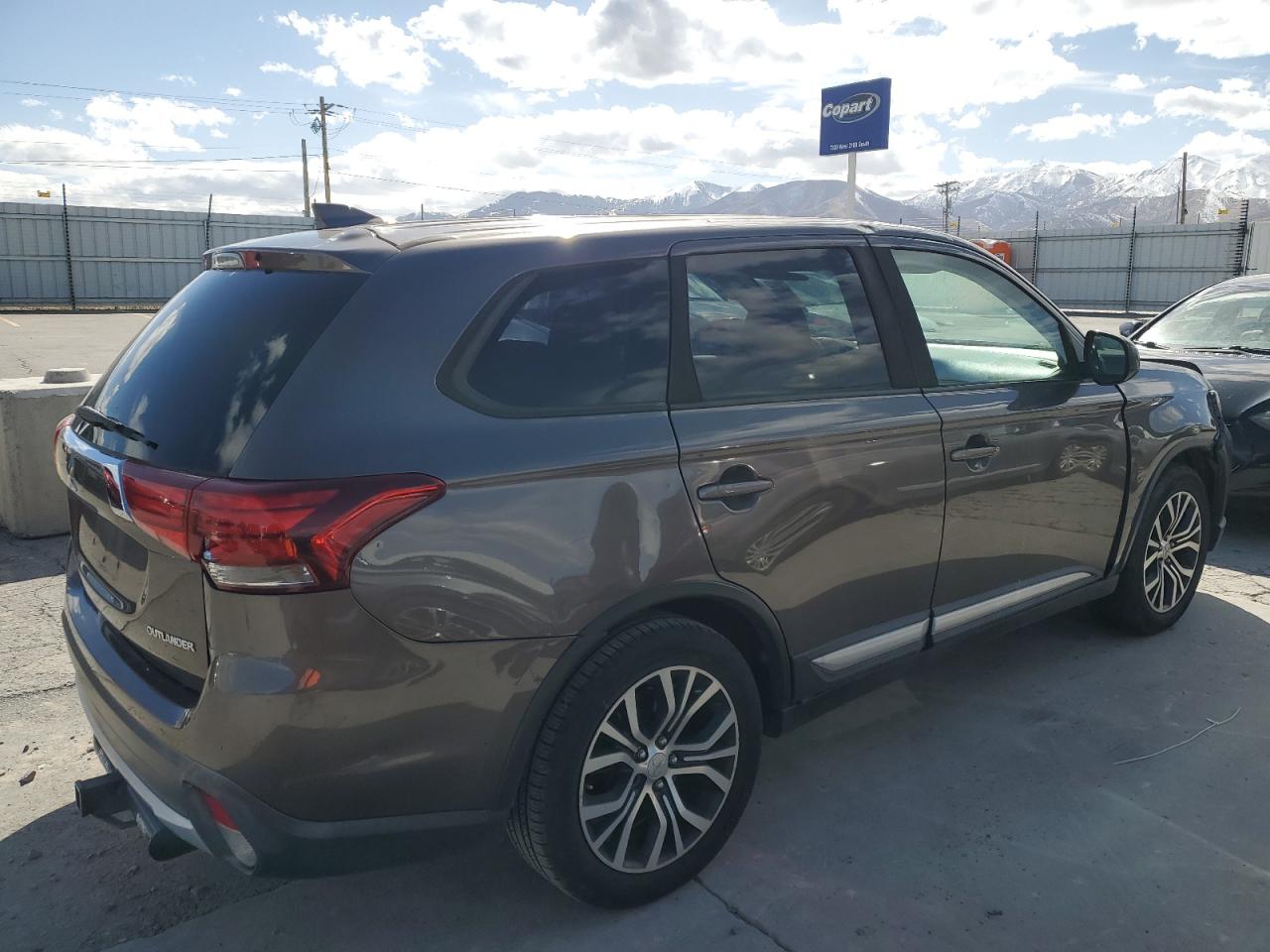 2017 Mitsubishi Outlander - Image 3
