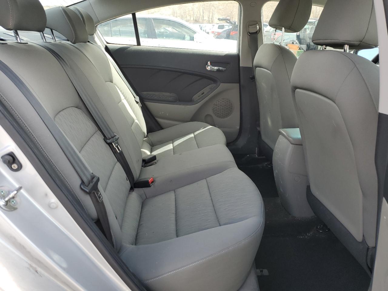 2016 Kia Forte - Image 10