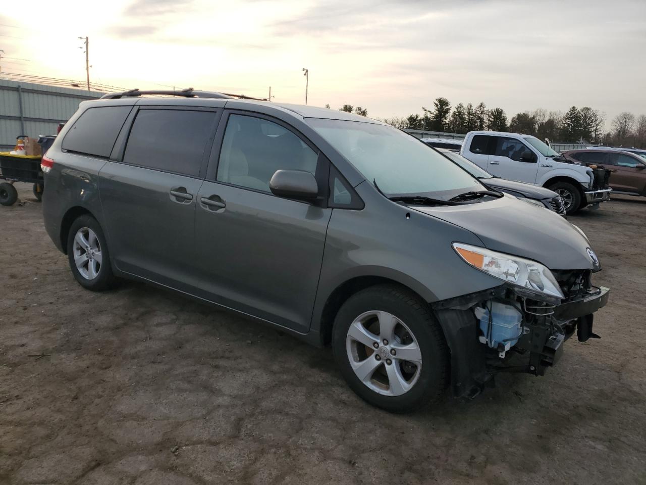 2012 Toyota Sienna - Image 4