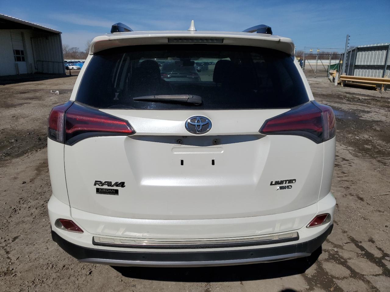 2017 Toyota RAV 4 - Image 6