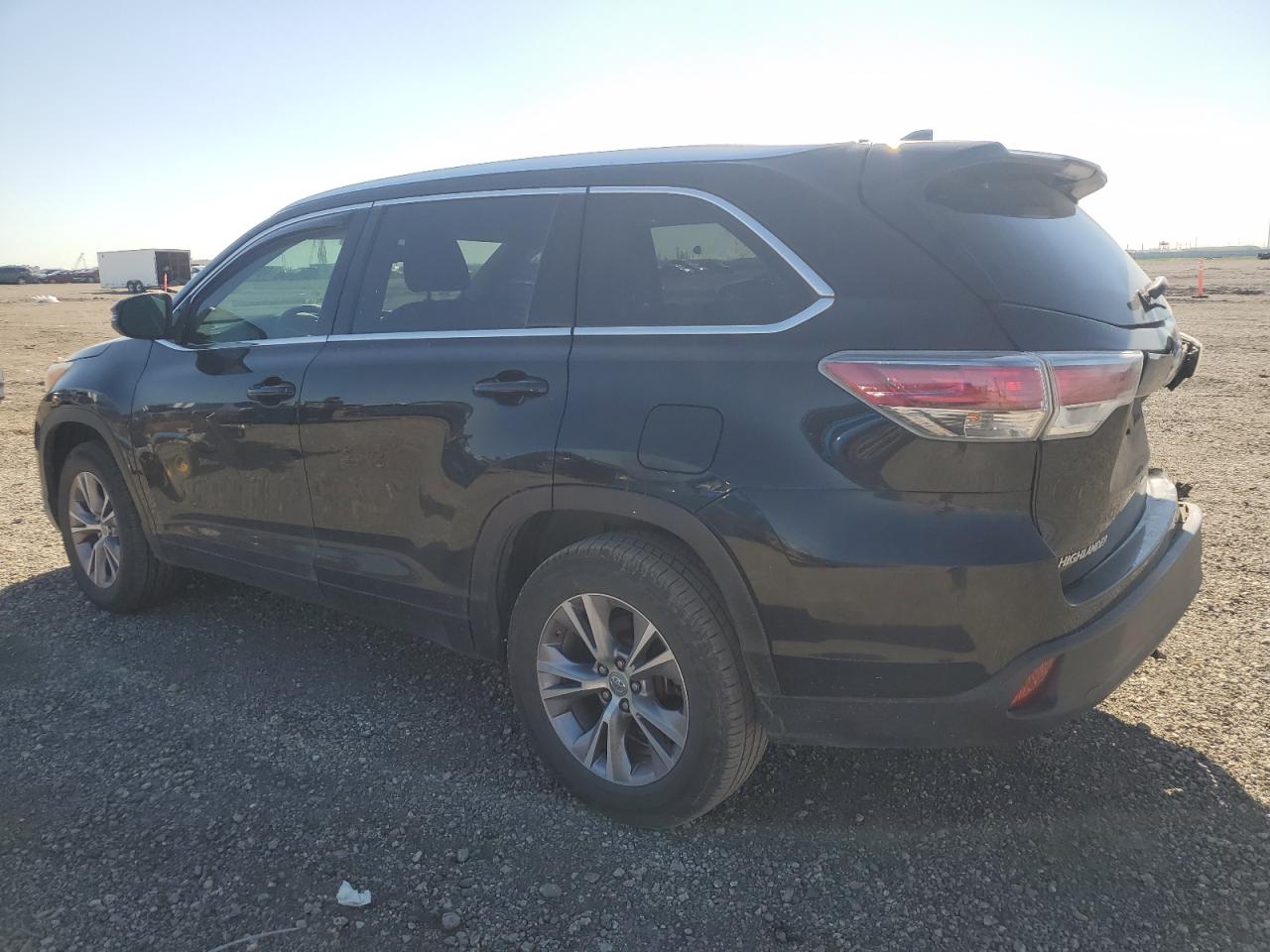 2015 Toyota Highlander - Image 2
