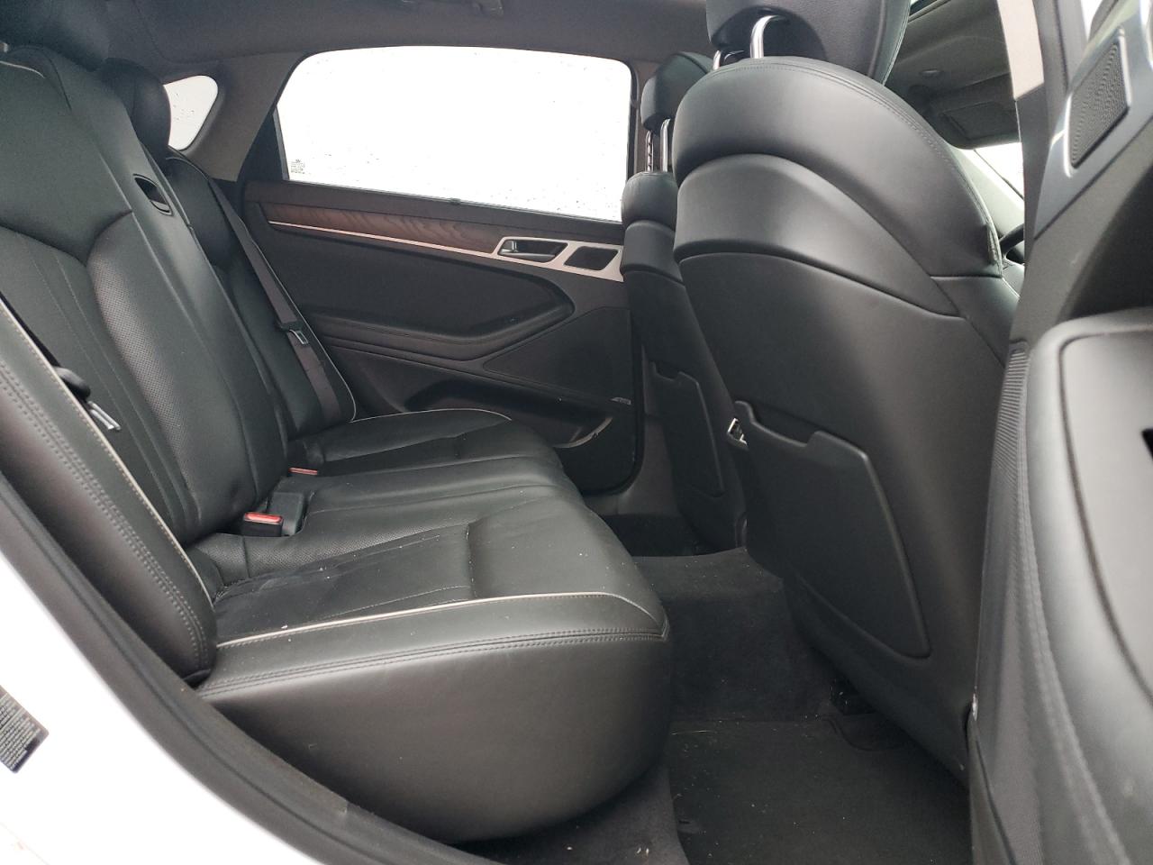 2016 Hyundai Genesis - Image 11