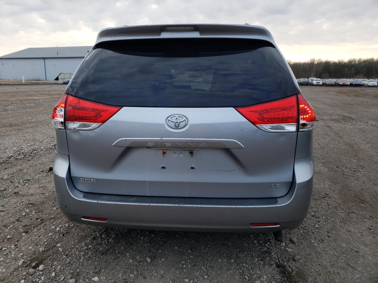 2012 Toyota Sienna - Image 6