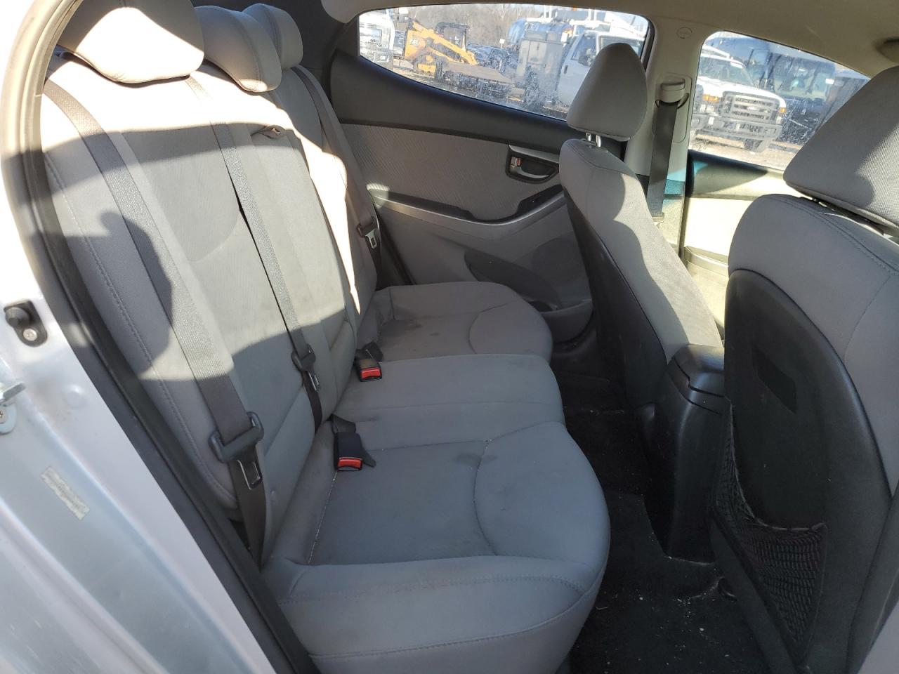 2013 Hyundai Elantra - Image 10