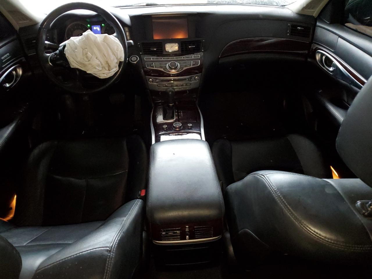 2015 Infiniti Q70 - Image 8