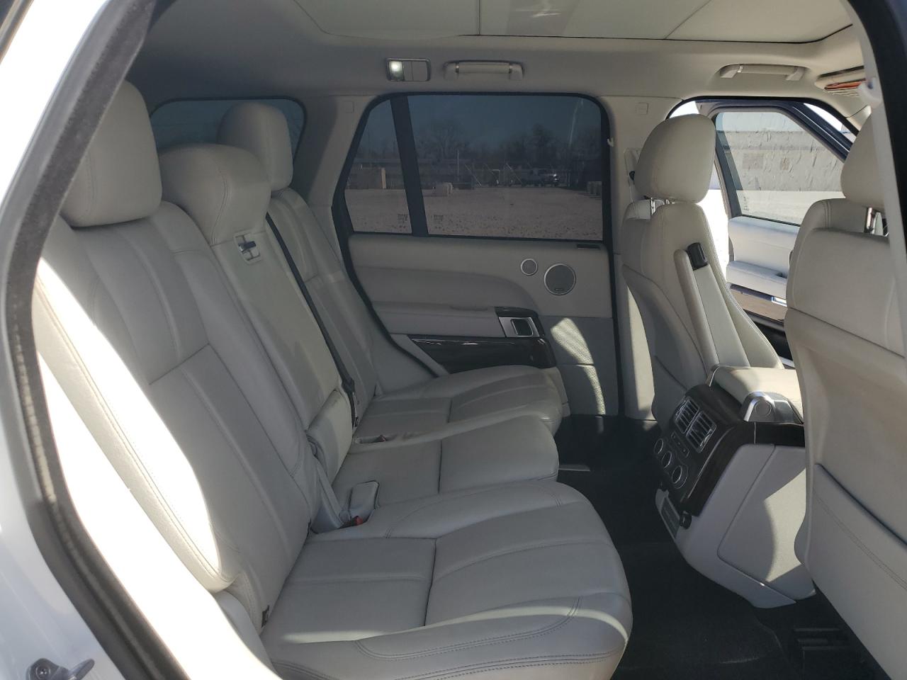 2017 Land Rover Range Rover - Image 11