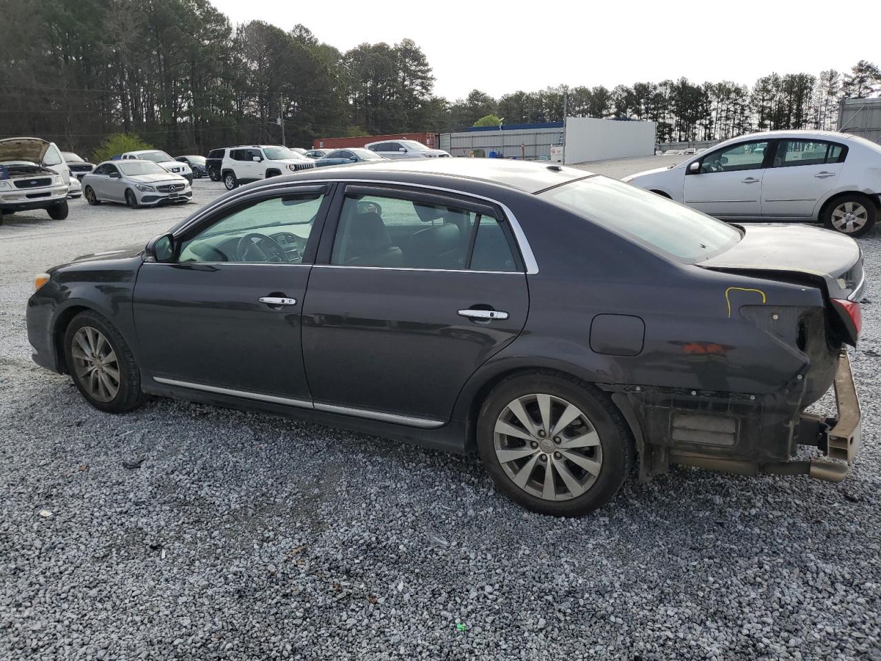 2011 Toyota Avalon - Image 2