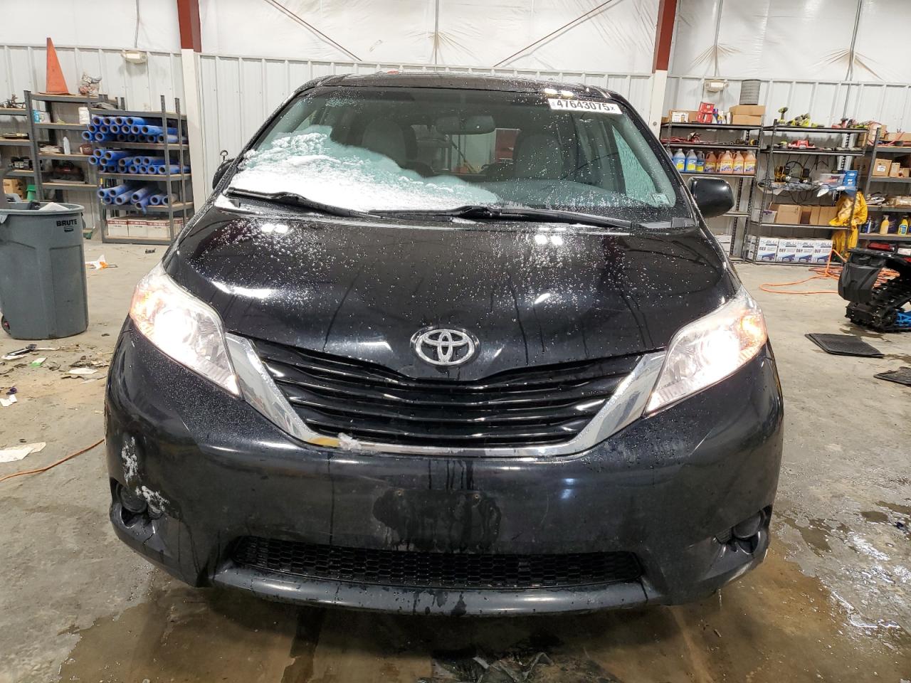 2015 Toyota Sienna - Image 5