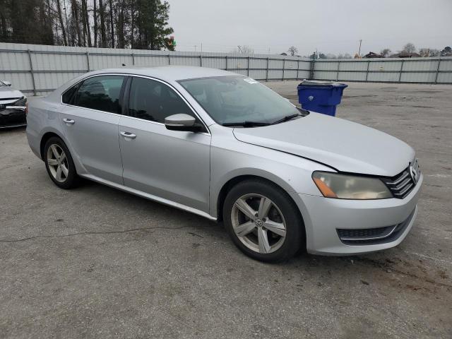  VOLKSWAGEN PASSAT 2013 Srebrny