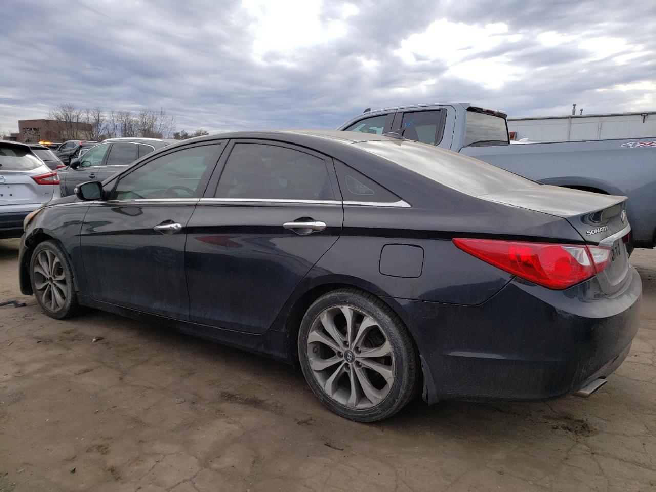 2013 Hyundai Sonata - Image 2