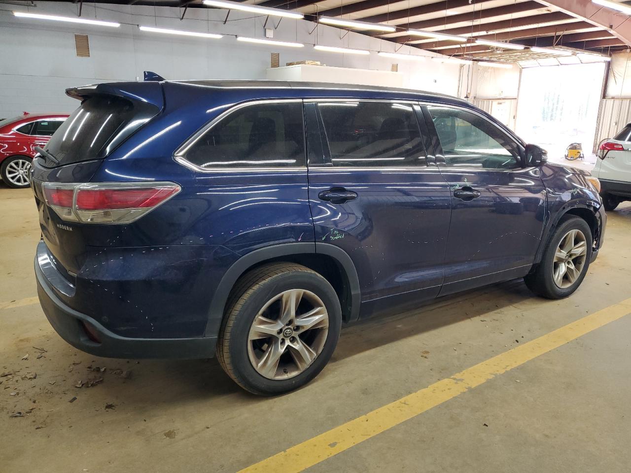 2016 Toyota Highlander - Image 3