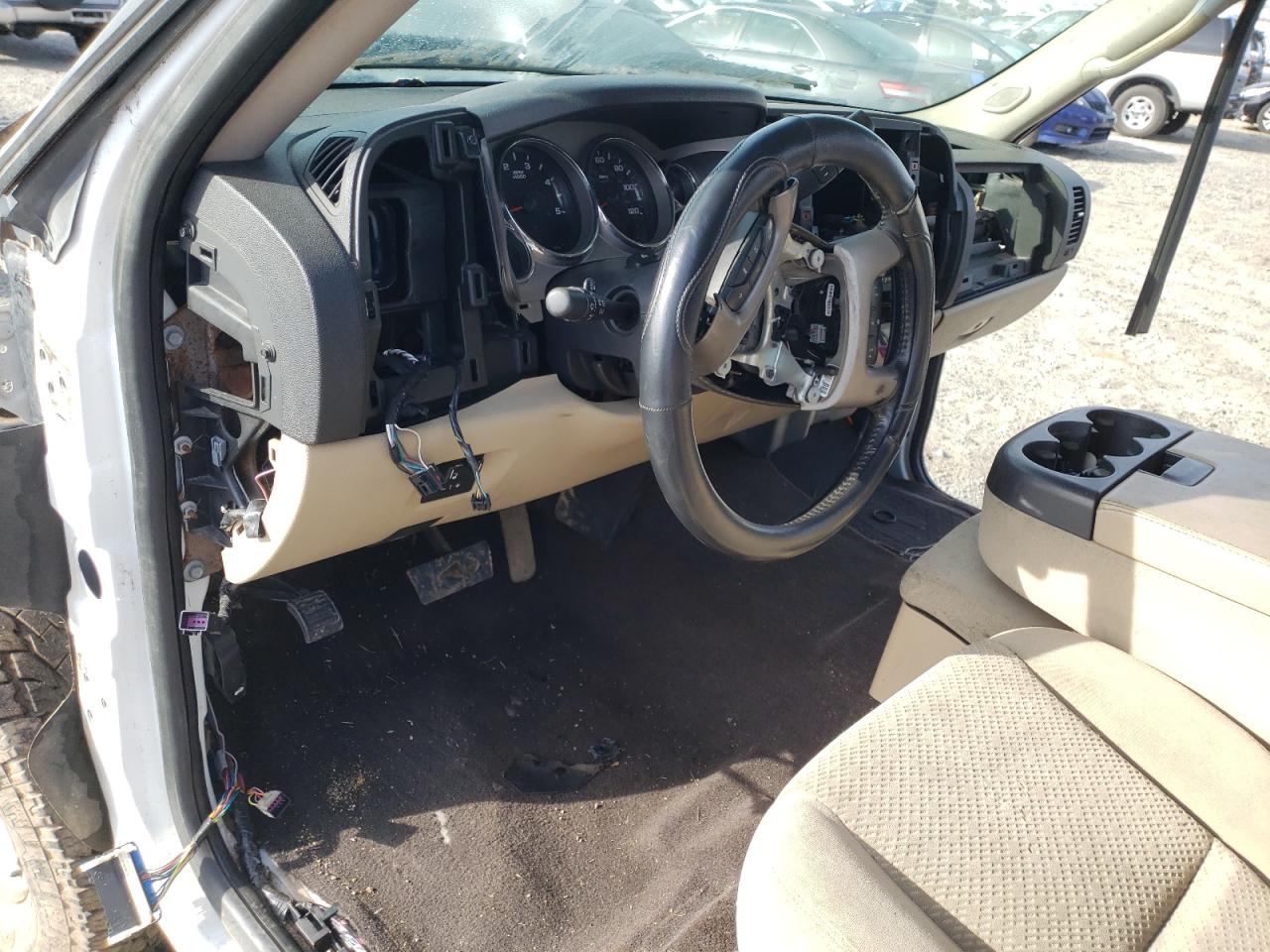 2007 Chevrolet Silverado - Image 8