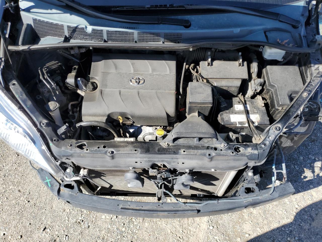 2013 Toyota Sienna - Image 12