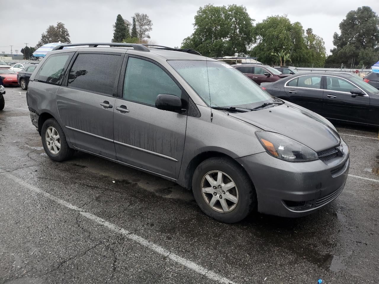 2004 Toyota Sienna - Image 4