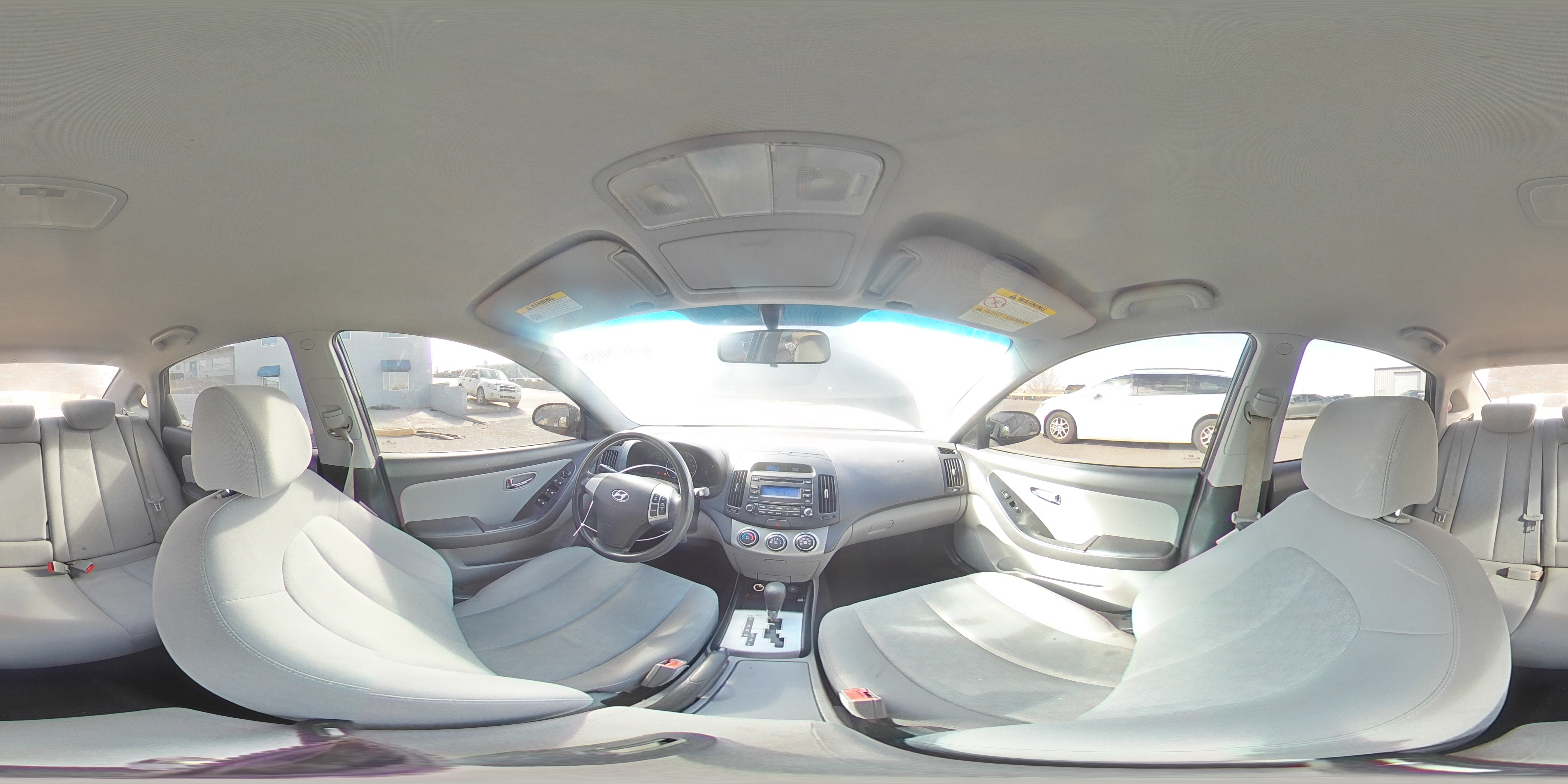 2010 Hyundai Elantra - Image 13