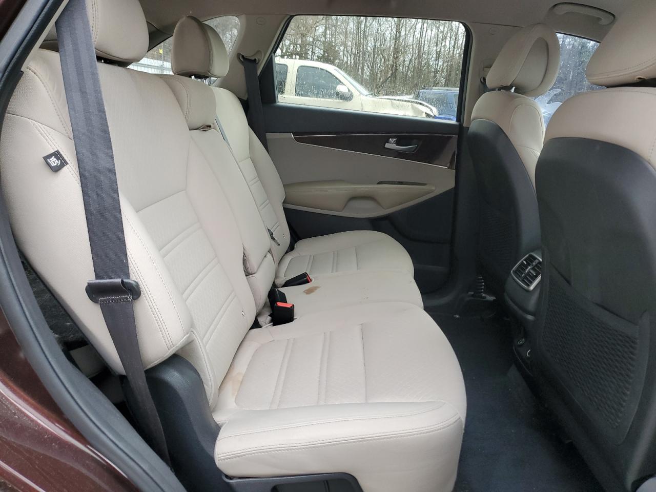 2016 Kia Sorento - Image 11