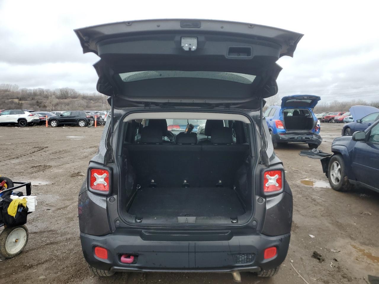 2017 Jeep Renegade - Image 6