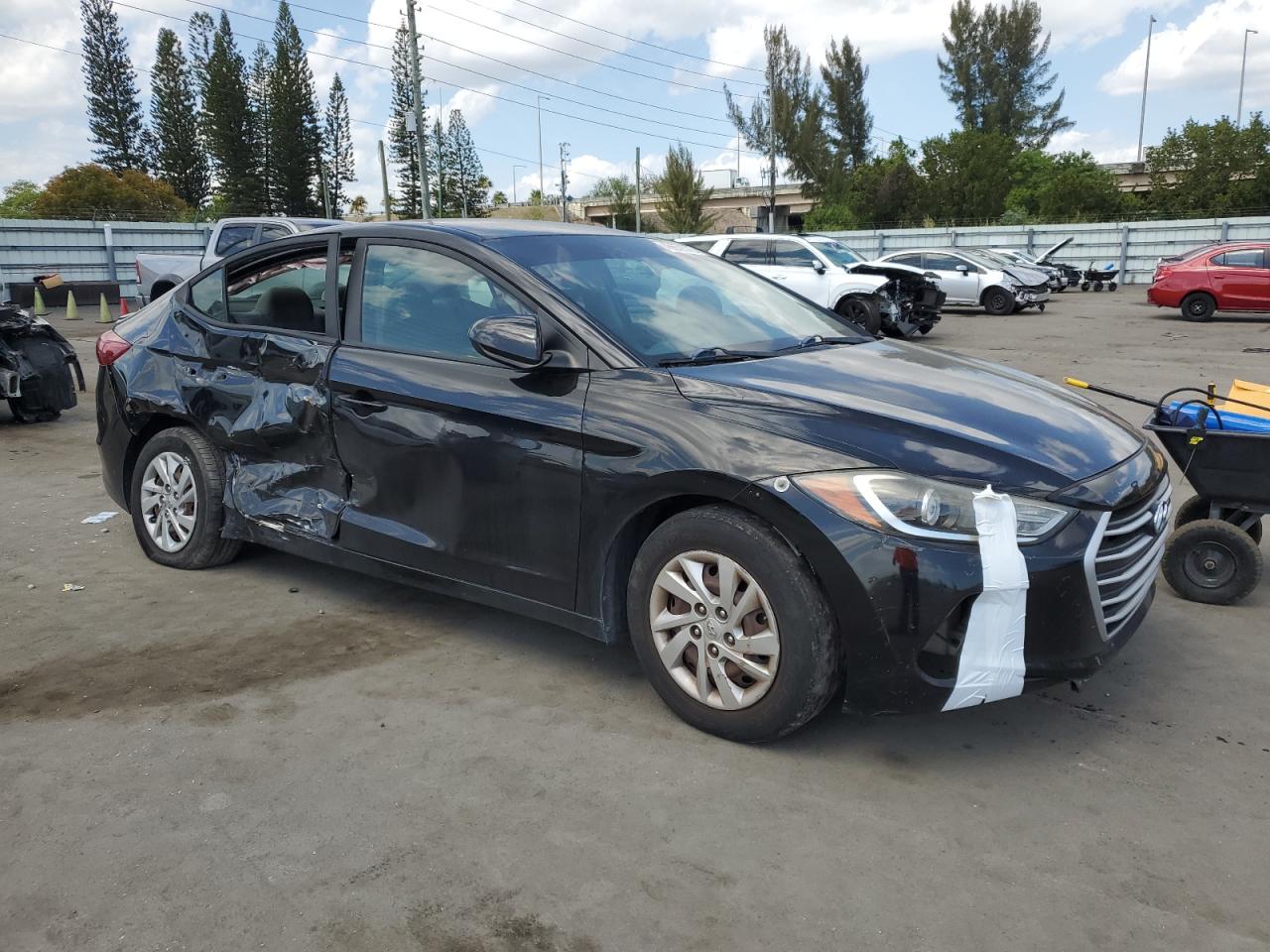 2017 Hyundai Elantra - Image 4