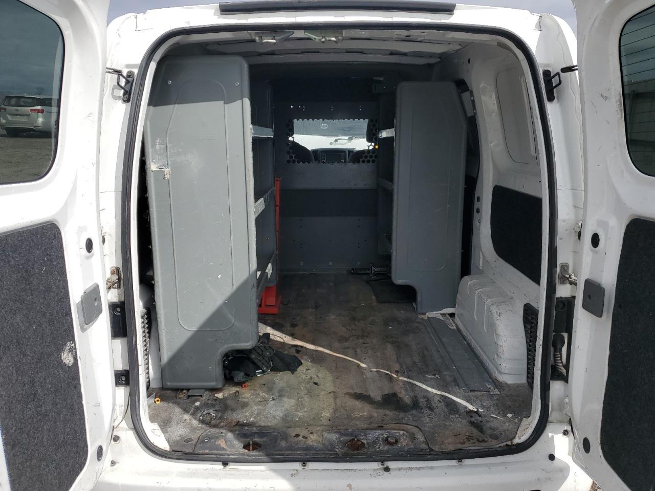 2013 Nissan NV - Image 10