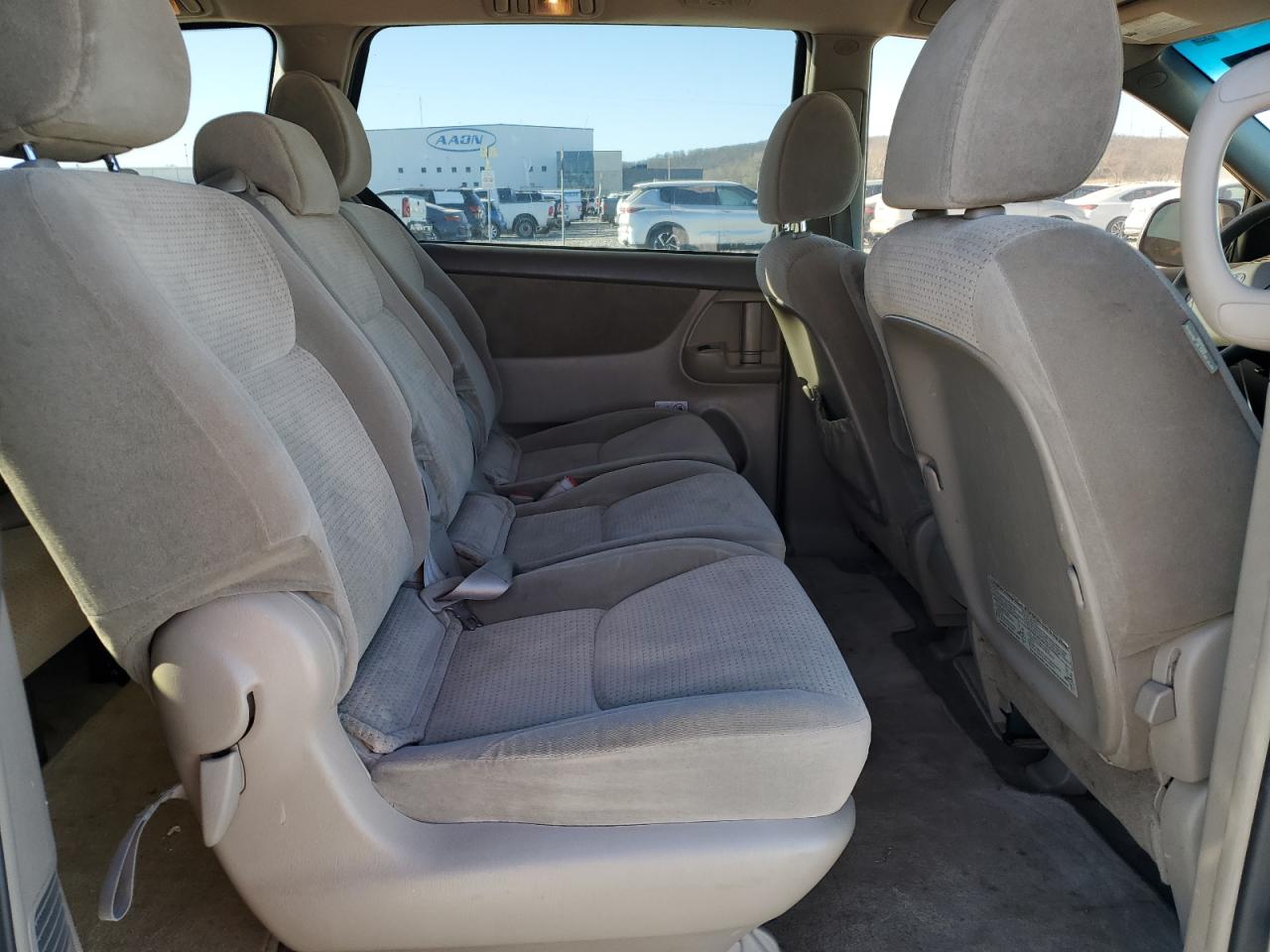 2010 Toyota Sienna - Image 11